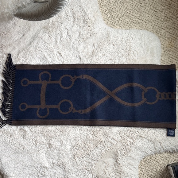 Authentic brand new Hermes women’s scarf - Picture 2 of 8